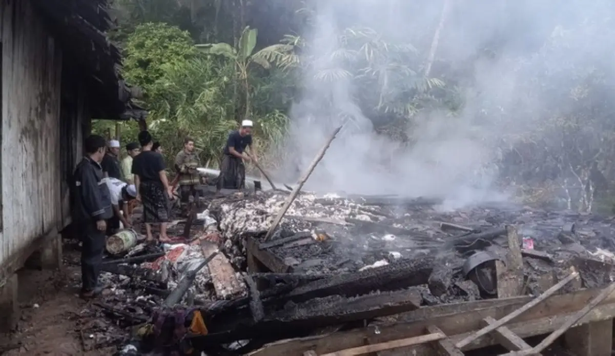 Ditinggal Melayat, Rumah di Kalibunder Sukabumi Ludes Terbakar Diduga Akibat Korsleting Penanak Nasi