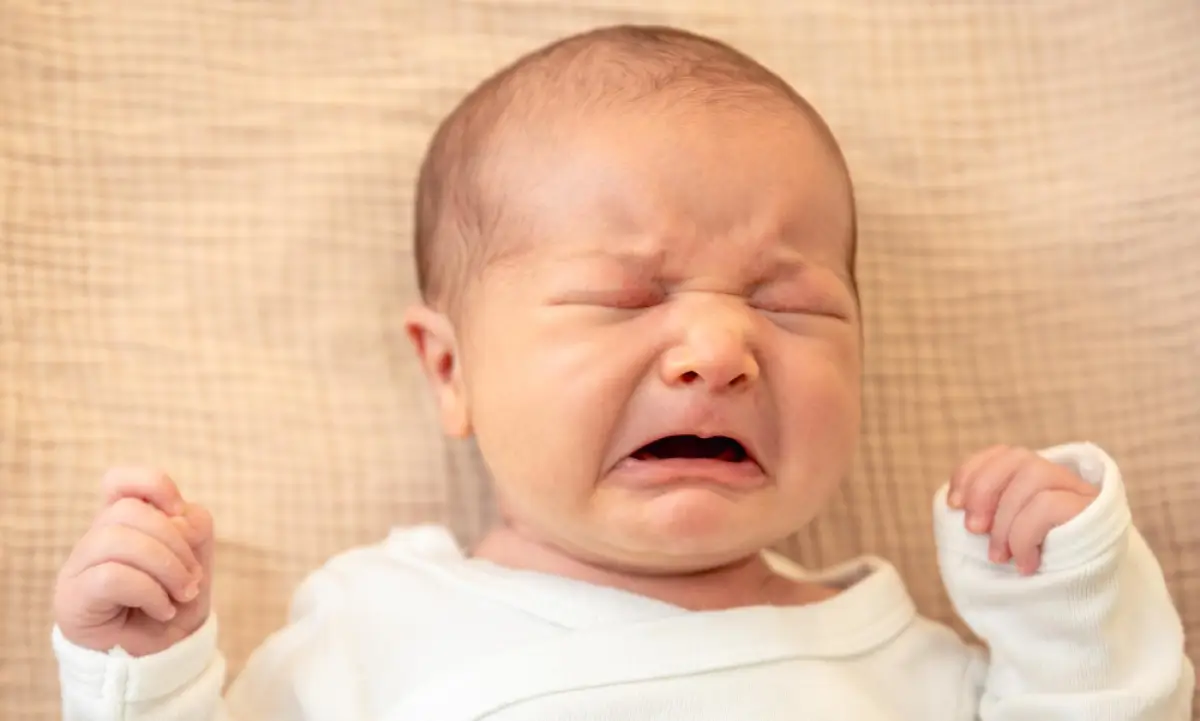 6 Cara Aman Mengatasi Pilek pada Bayi 0-6 Bulan Tanpa Obat