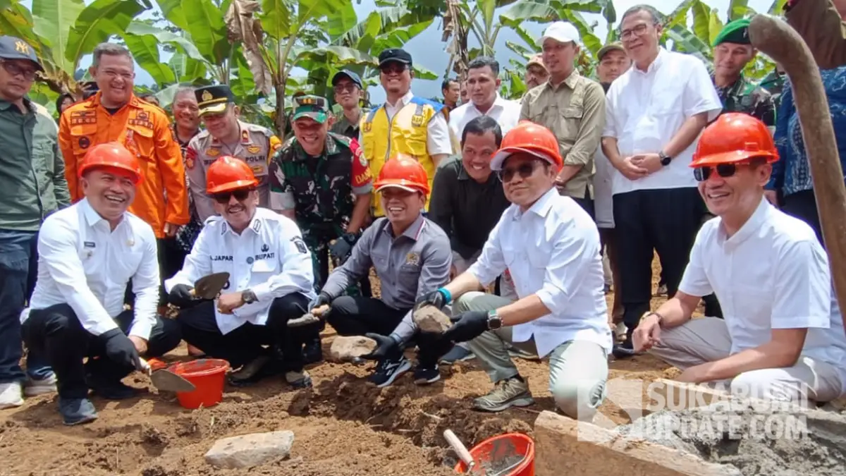 Menko PM, Cak Imin Letakkan Batu Pertama Pembangunan 50 Rumah Korban Longsor Cisolok Sukabumi