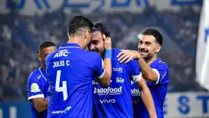 Perayaan para pemain Persib Bandung setelah gol Andrew Jung saat menghadapi Dewa United (Sumber: Instagram/@andrewcadabra)