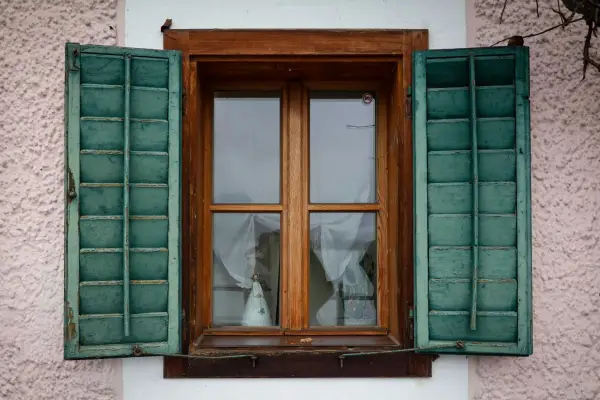 Layar login Windows 11 adalah portal menuju masa depan komputasi Anda, dan tombol Start yang ada di tengah itu adalah penanda bahwa era ketidakpastian sudah berakhir. Tinggalkan masa lalu yang rentan meloncatlah ke 2026 (Canva)