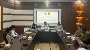Badan Eksekutif Mahasiswa (BEM) Universitas Muhammadiyah Sukabumi (UMMI) melakukan audiensi dengan Komisi I DPRD Kota Sukabumi. (Sumber : Istimewa.).