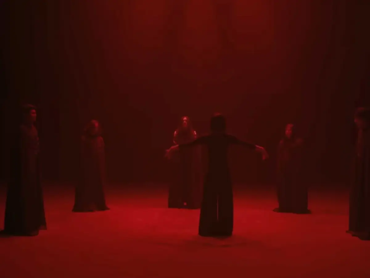 Isyana Sarasvati penyanyi Pop si Paling metal! dalam video musik Youtube: Isyana Sarasvati feat. DeadSquad - IL SOGNO