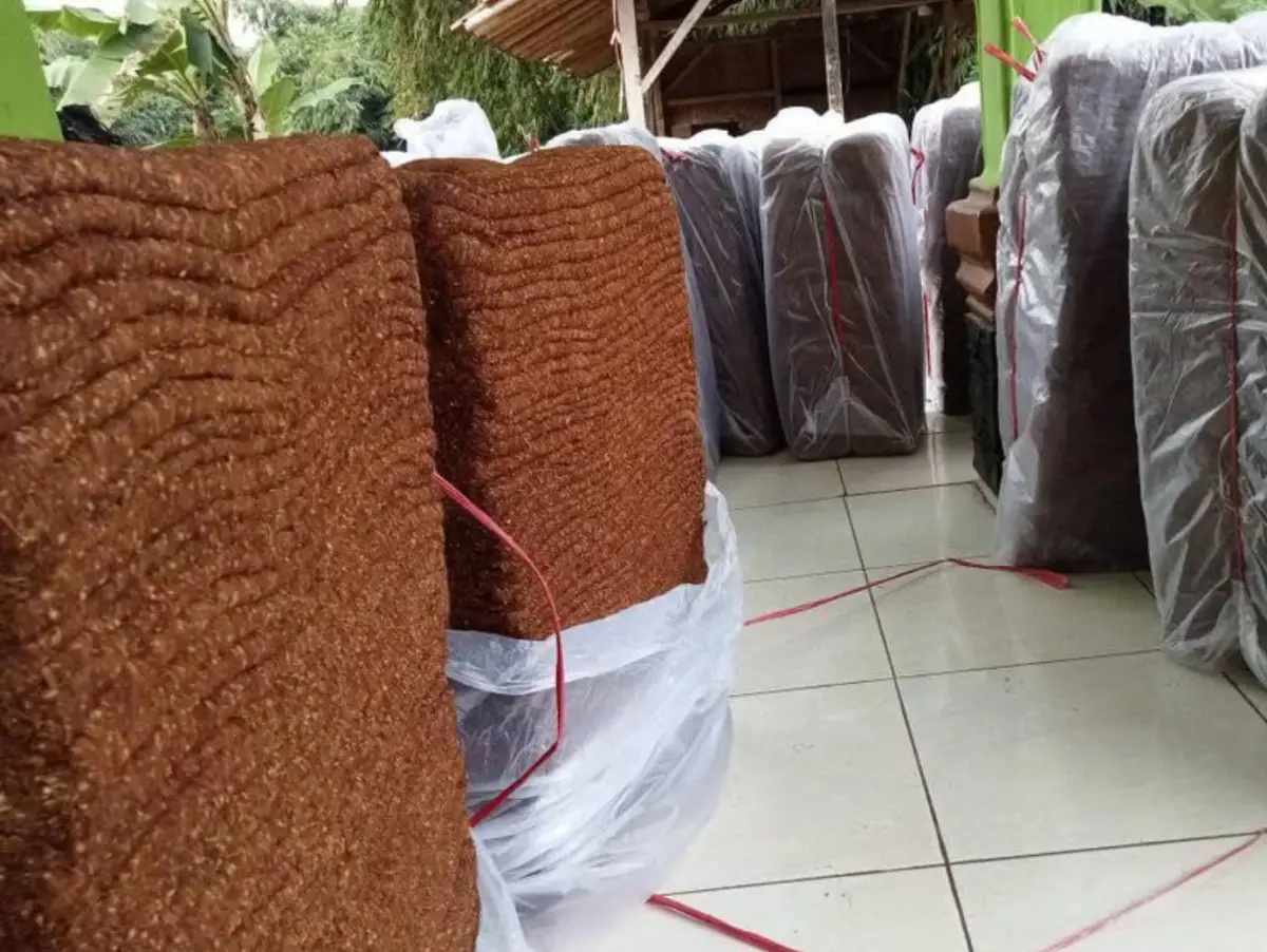 Beberapa daerah, seperti Sumedang, Garut, dan Pangandaran, berencana atau sedang mengembangkan Sentra Industri Hasil Tembakau (SIHT) untuk meningkatkan nilai tambah produk tembakau lokal.