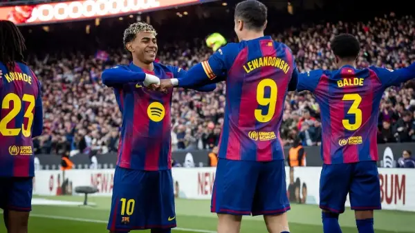 Selebrasi Lamine Yamal dan Lewandowski setelah berhasil melakukan kerja sama apik untuk membawa timnya mengalahkan Atletico Bilbao 4-0 pekan lalu. (Sumber: web/fcbarcelona.com)