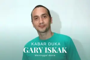 Aktor senior Gary Iskak meninggal dunia pada Sabtu (29/11/2025) di usia 52 tahun akibat kecelakaan tunggal sepeda motor di Jakarta Selatan. Jenazah dimakamkan sore ini di TPU Bintaro. (Sumber:Istimewa)