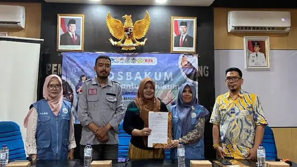 Tim PKM UMMI dirikan Pos Bantuan Hukum (Posbakum) di Desa Jambenenggang, Kecamatan Kebonpedes, Kabupaten Sukabumi | Foto : Tim PKM UMMI