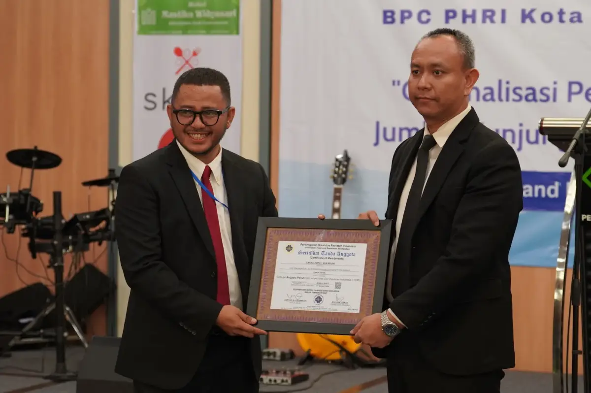 Haji Aun Resmi Dikukuhkan sebagai Ketua BPC PHRI Kota Sukabumi