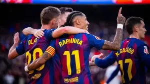 Para pemain Barcelona melakukan selebrasi setelah Dani Olmo mencetak gol keduanya di laga mengahdapi Alaves tadi malam (Sumber: Web/fcbarcelona.com)