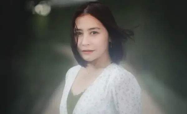 Prilly Latuconsina remake lagu Hanya Untukmu dari Ten2Five (Sumber : Youtube /@Prilly Latuconsina)