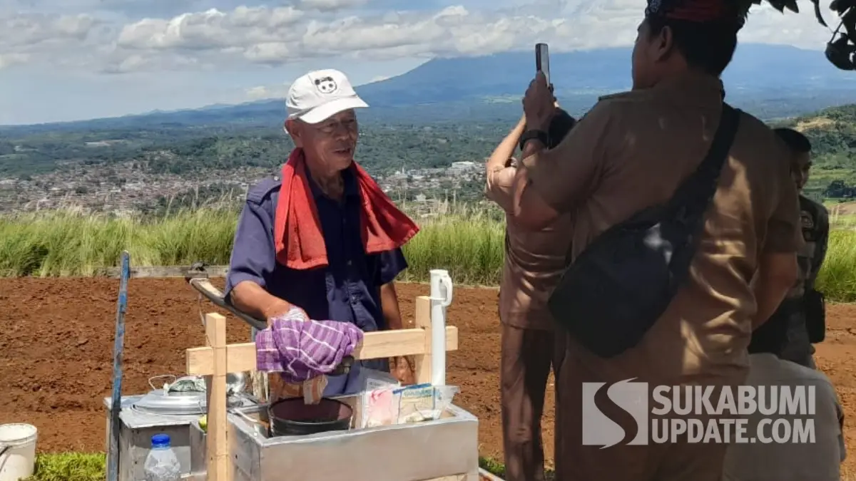 Dagang Bakso Keliling Sejak 1985, Abah Aas Bicara Potensi Wisata di Sukabumi