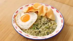 Resep Nasi Goreng Kampung Jadul, Menu Sarapan Praktis dan Bikin Nostalgia (Sumber : Youtube | Devina Hermawan)