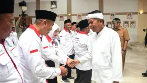 Gubernur Jabar Dedi Mulyadi di acara pelantikan Apdesi Merah Putih Kabupaten Sukabumi | Foto : Dokpim