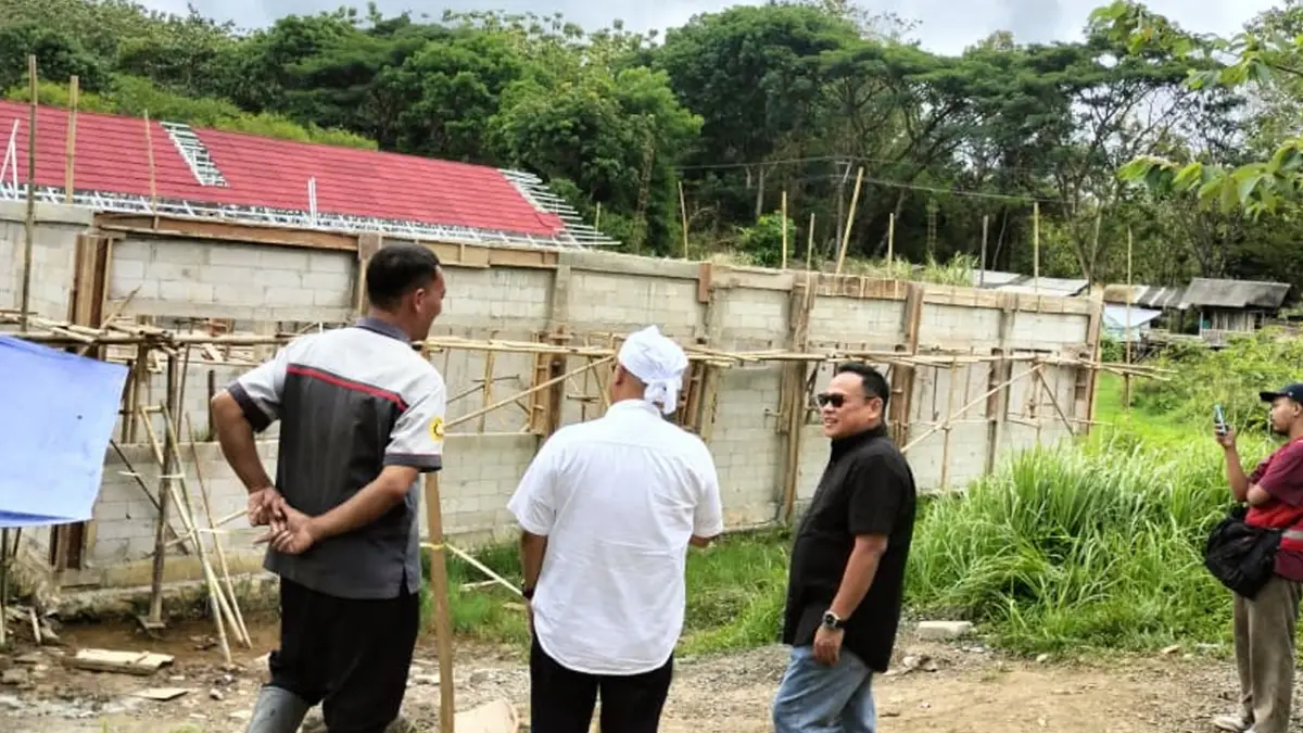 DPRD Jabar Awasi Pembangunan 6 Ruang Kelas Baru di SMKN 1 Sagaranten Sukabumi