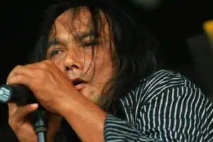 Puncak karier Ecky terjadi saat ia bergabung dengan Edane pada 1991. Edane, dibentuk oleh Eet Sjahranie, adalah band rock Jakarta yang sedang naik daun di era keemasan musik rock Indonesia. (credit Foto: Eet Sjahranie)