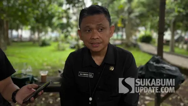 Kadispar Kabupaten Sukabumi Ali Iskandar saat diwawancara di Pendopo Sukabumi perihal kehadiran Kereta Wisata Jaka Lalana. (Sumber Foto: SU/Turangga Anom)