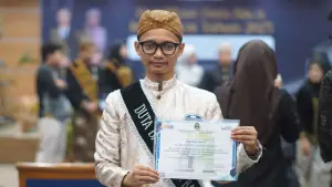 Mahasiswa Nusa Putra University (NPU), Wardan Nugraha Ahmad masuk 10 besar finalis Pemilihan Duta Baca Jawa Barat 2025. (Sumber Foto: Istimewa)
