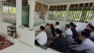 Makan Eyang Santri Dalem di Kampung Kadaleman, Desa Kadaleman, Kecamatan Surade, Kabupaten Sukabumi. Rabu (3/12/2025). (Sumber: Dok : Warga)