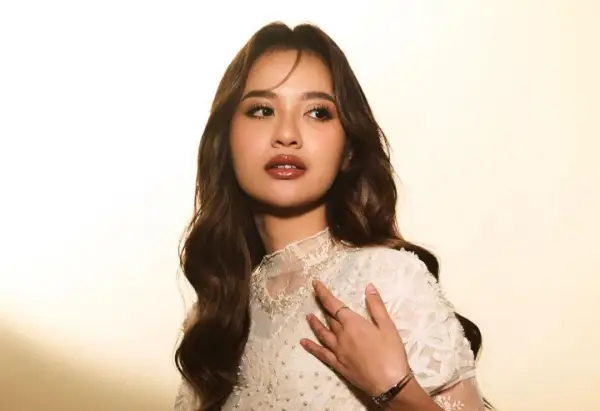 Anggi Marito merilis album terbarunya berjudul Lune, dan salah satu track yang menarik perhatian adalah Langitku Sendiri (Sumber : Instagram/@anggimarito)