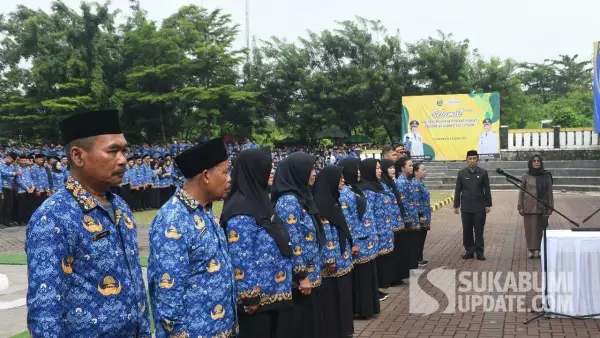 Prosesi pelantikan PPPK KAbupaten Sukabumi oleh Bupati di Lapang Cangehgar, Palabuhanratu, Sukabumi pada Kamis (4/12/2025). (Sumber: SU/Ilyas Supendi)