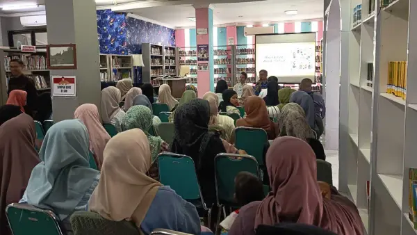 Suasana kegiatan edukasi kesehatan oleh Puskesmas Cisaat dalam acara yang digelar Diarpus Kabupaten Sukabumi. (Sumber Foto: Istimewa)