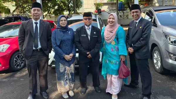 5 PNS Bapenda Kabupaten Sukabumi yang menerima Satyalancana Karya Satya dari Presiden Republik Indonesia, Prabowo Subianto. (Sumber Foto: Istimewa)