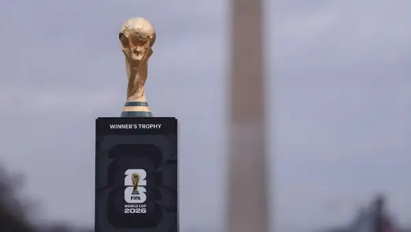 Trofi Piala Dunia akan diperebutkan oleh 48 negara di tahun 2026 mendatang. (Sumber: Instagram/@fifa)