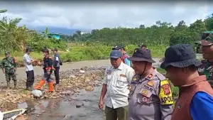 Normalisasi hulu cicatih, dimulai dari sungai Cipamatutan di Bojonggenteng Kabupaten Sukabumi (Sumber: dok camat bojonggenteng)
