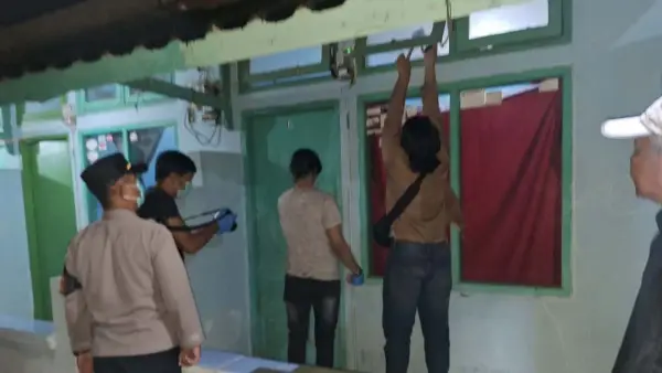Kamar kos tempat korban ditemukan tak bernyawa di Warudoyong, Kota Sukabumi. (Sumber: Polisi)