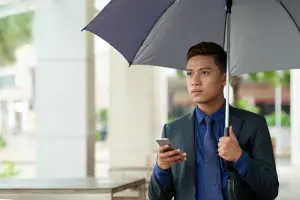 Ilustrasi 6 Strategi Jitu Agar Karyawan Tetap Sehat dan Produktif Saat Musim Hujan (Sumber: Freepik/@pressfoto) (Sumber : Freepik)