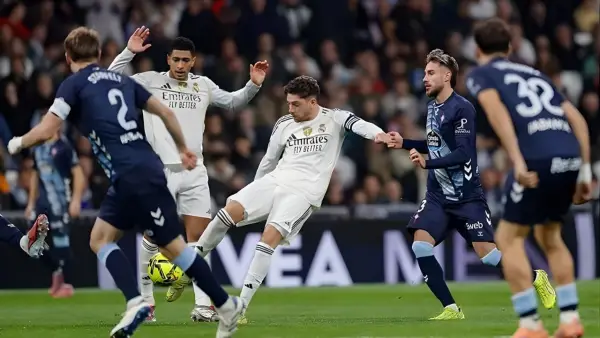 Aksi Fede Valverde di laga menghadapi Celta Vigo dini hari tadi. Real Madrid harus mengakui keunggulan Celta Vigo 0-2. (Sumber: Web/realmadrid.com)