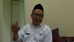 Kepala Kantor Kementerian Haji dan Umrah (Kemenhaj) Kota Sukabumi, Apipudin, saat diwawancarai. (Sumber: SU/Turangga Anom)