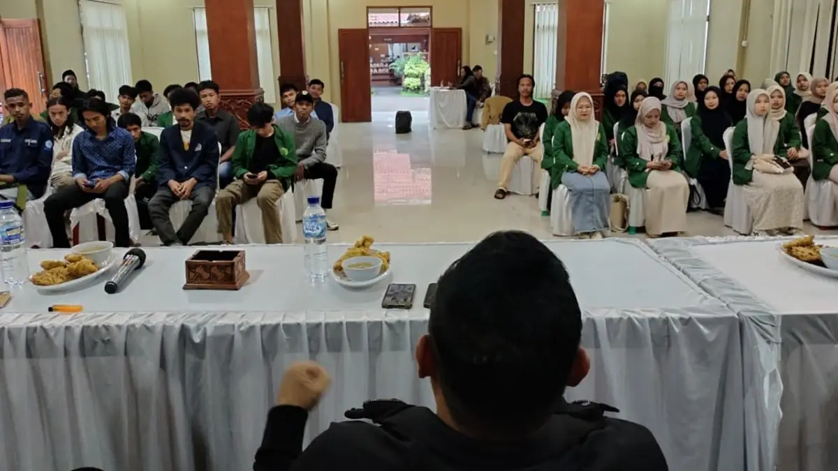 Institut Almasturiyah Sukabumi saat menghadiri kegiatan Penyelenggaraan Pengawasan Pemerintahan bersama anggota DPRD Jabar Muhammad Jaenudin di Aula King Raos, Kecamatan Cisaat, pada Sabtu (6/12/2025) | Foto : Tim adc