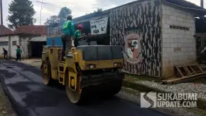 Proses rekonstruksi Jalan Sinagar–Wangun di Kecamatan Nagrak, Kabupaten Sukabumi. | Foto: Istimewa
