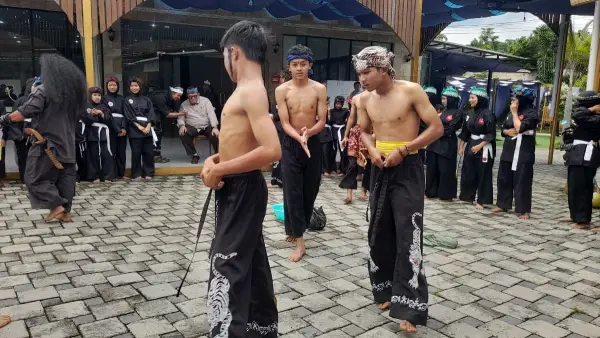 Pertunjukan budaya sunda dalam sapa warga Sukabumi, anggota DPRD Jabar A Yamin (Sumber: dok dprd jabar)