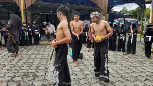 Pertunjukan budaya sunda dalam sapa warga Sukabumi, anggota DPRD Jabar A Yamin (Sumber: dok dprd jabar)