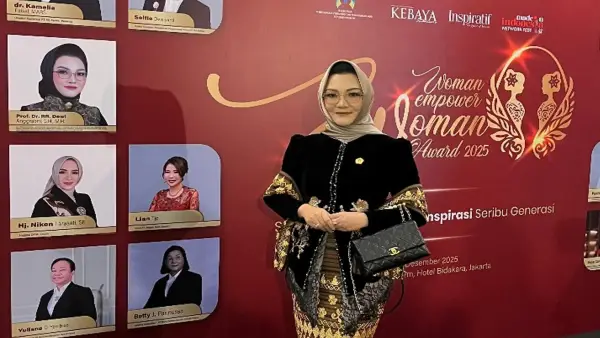 Kepala Prodi Magister Hukum Nusa Putra University (NPU), Prof. Dewi Anggraeni, raih penghargaan Women Empower Women Award 2025 yang digelar Majalah Kebaya Indonesia bekerja sama dengan Majalah Inspiratif Sukses | Foto : Dok. NPU
