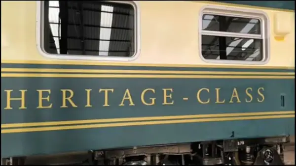 Tampilan samping gerbong Heritage Class calon Kereta Wisata Jaka Lalana yang akan digunakan dalam rangkaian uji dinamis sebelum peluncuran resmi pada 14 Desember 2025. (Sumber Foto: Akun TikTok kuker_mri)