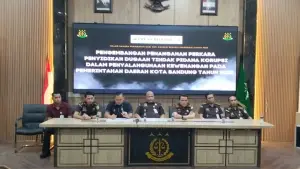 Kejari Bandung saat menetapkan tersangka | Foto : Istimewa