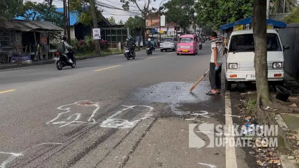 TKP kecelakaan maut pemotor tabrak truk parkir di Jalan RA Kosasih Kota Sukabumi, Rabu (11/12/2025). (Sumber Foto: SU/Turangga Anom)