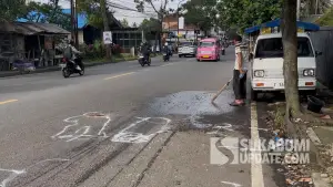 TKP kecelakaan maut pemotor tabrak truk parkir di Jalan RA Kosasih Kota Sukabumi, Rabu (11/12/2025). (Sumber Foto: SU/Turangga Anom)