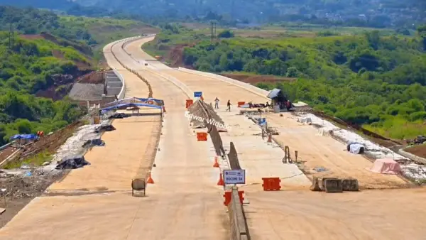 Pengerjaan Tol Bocimi Seksi 3 pada 11 Desember 2025. (Sumber Foto: YouTube Edwar Widodo)