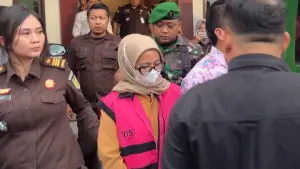 Sosok Sarah Salma yang dicokok Kejari Kota Sukabumi usai ditetapkan menjadi tersangka kasus dugaan korupsi retribusi wisata bersama eks Kadisporapar Tejo Condro Nugroho. (Sumber Foto: Istimewa)