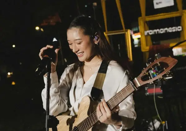 Potret Amanda Caissa, Lirik Lagu Lagi-Lagi Kamu Tentang Hubungan yang Tidak Jelas (Sumber : Instagram/@amandacaesaa)