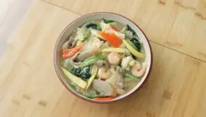 Resep Capcay Sayur, Hidangan Klasik Berkuah Gurih yang Disukai Banyak Orang (Sumber : Youtube | Devina Hermawan)