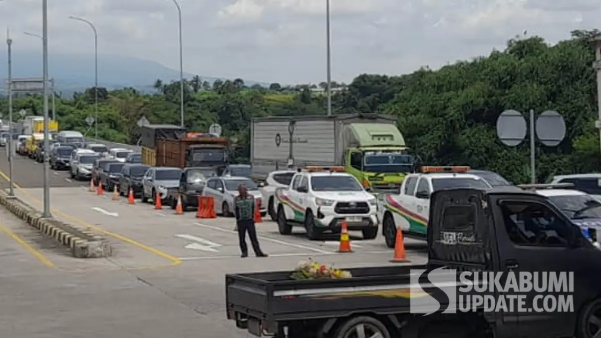 Akhir Pekan dan One Way Puncak, Macetnya Kendaraan di Gerbang Tol Parungkuda Sukabumi