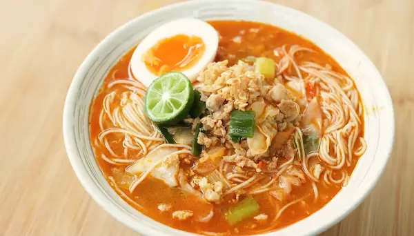 Resep Misoa Ayam Pedas, Hidangan Berkuah yang Cocok Saat Musim Hujan (Sumber : Youtube | Devina Hermawan)