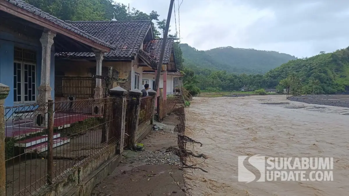 Jarak antara rumah warga dan Sungai cidadap Sukabumi yang tinggal satu meter.