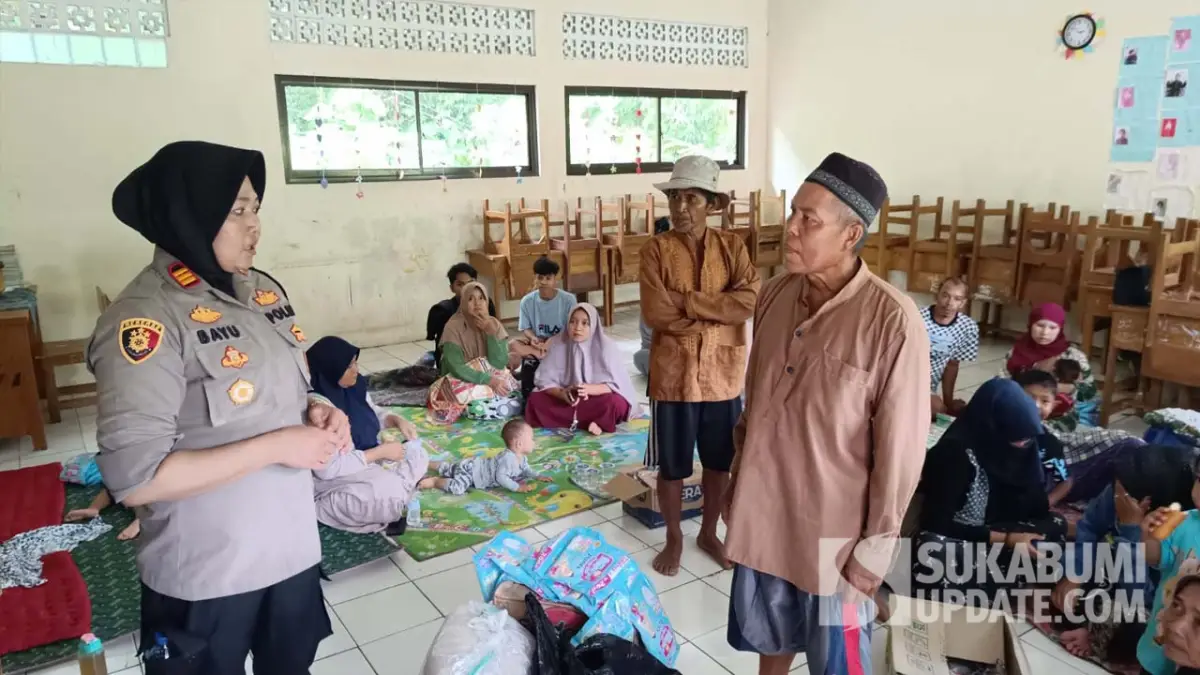 Ancaman Serius Luapan Sungai Cidadap Hingga Longsor, Puluhan KK Mengungsi ke SDN Kawungluwuk