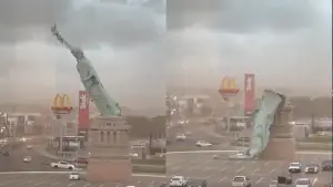 Screenshoot video Patung Liberty yang roboh akibat dihantam badai. (Sumber : Video X@BNODesk).